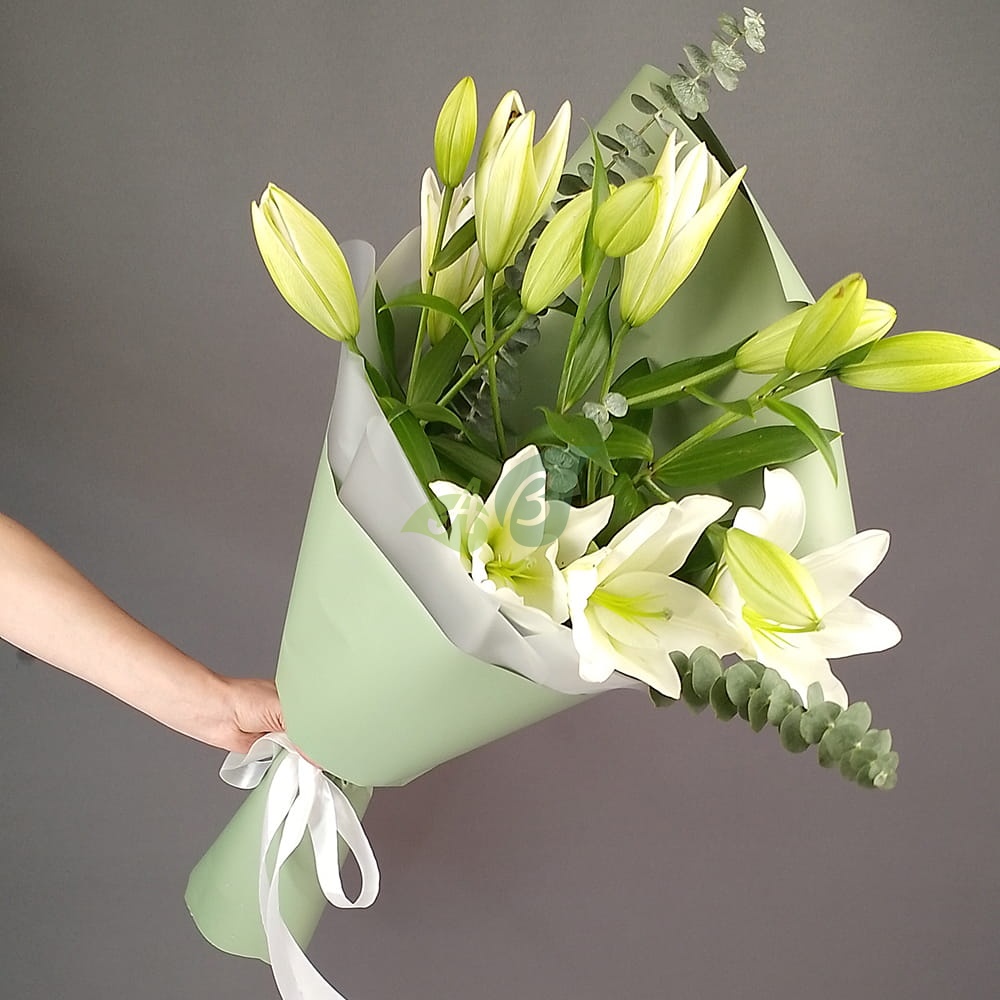 Небольшой букет хризантем Весенний бриз